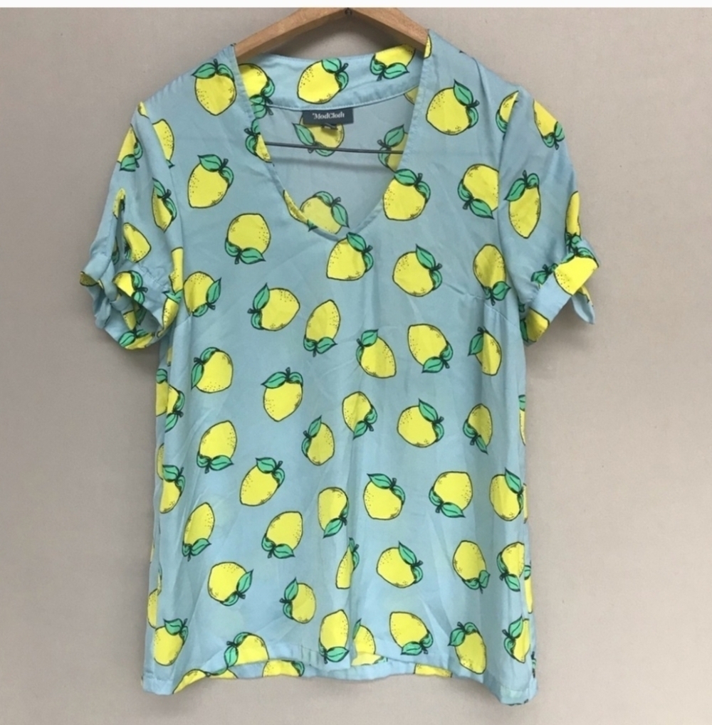 Modcloth Blue yellow lemon print v-neckline blouse size small short sleeve w/tie